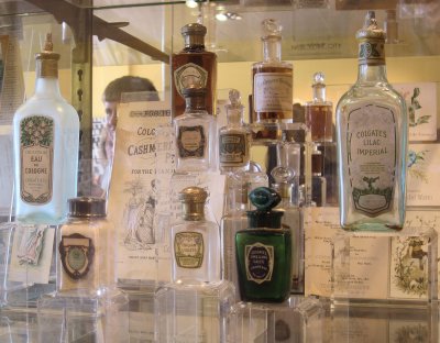 antique perfume bottles fragonard nice.jpg
