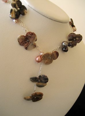 agate and pearls flower necklace