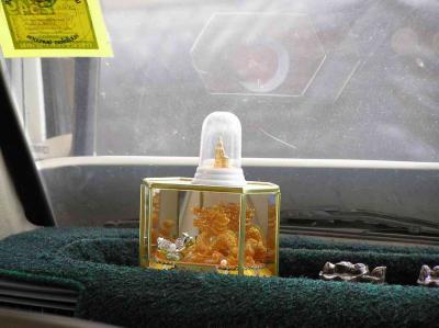 buddhas in the taxi