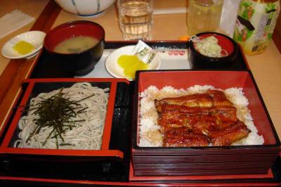 My meal... mmm... the eating begins!