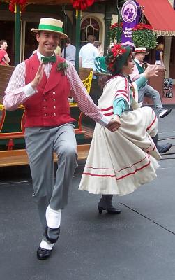 XmasTrolleyCouple.jpg