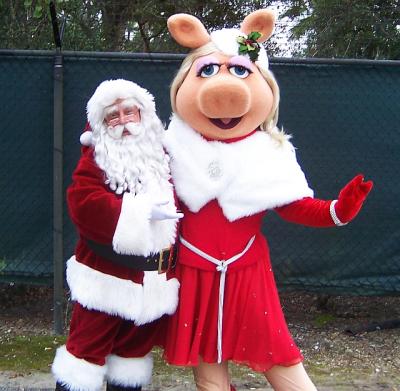 SantaMissPiggy.jpg