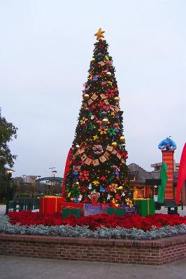 DowntownDisneyTree.jpg