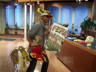 ERCBroadcastDionneLootingCostumes.jpg