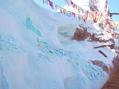 EverestYetiTracks.jpg