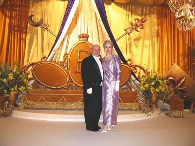 Marilyn_and_I_in_front_of_throne_2nd_picture1.jpg