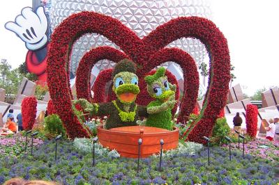 EpcotDonaldDaisyTopiary.jpg