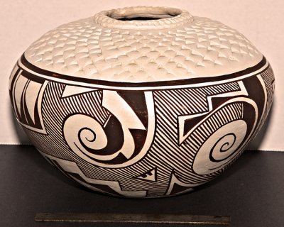 Acoma Tularosa Style Pot (Juana Leno)