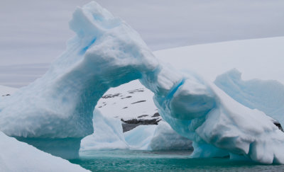 85 Iceberg arch.jpg