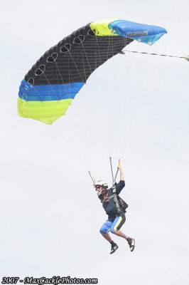 parachuter3.jpg