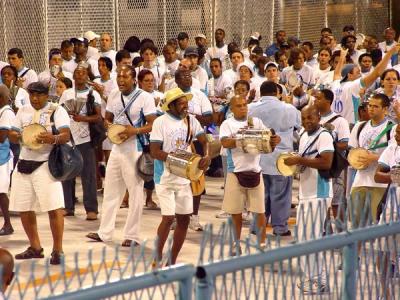 Martinh da Vila na bateria!