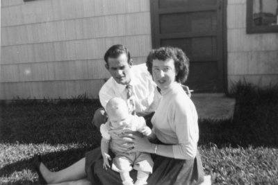 Dad Mom and Larry in Nov 1954.jpg