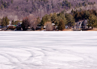 Maisons sur le lac/Houses on the Lake