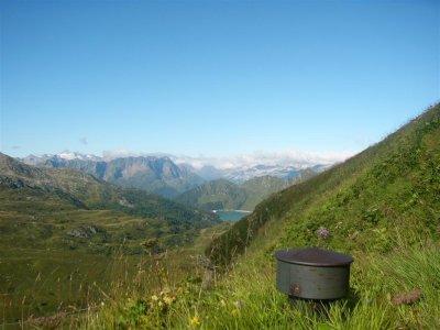 kijk naar het zuidwesten met links in de verte de Allalinhorn bij Saas Fee