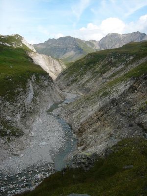uitgeslepen door de gletscher/rivier in  vallei Greina