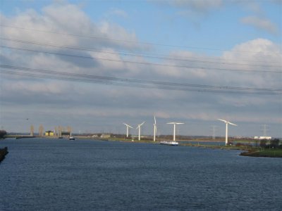 Rijn Schelde kanaal met op achtergrond Kreekraksluizen