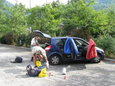 start in Bourg-d'Oisans op parkeerplaats in dorp
