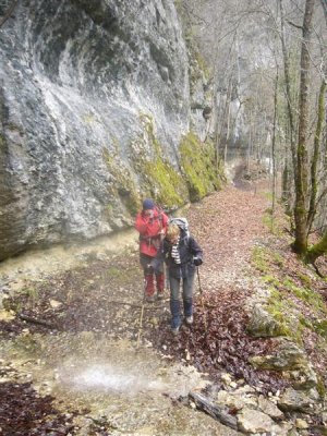 pad langs Doubs bij barrage du Chtelot