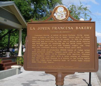 JPG CS  BakerySign P4120152.jpg