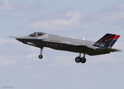 Joint Strike Fighter F-35 Tests & First Flight