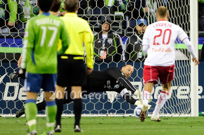 RedBulls_Sounders_APR3_72004.jpg