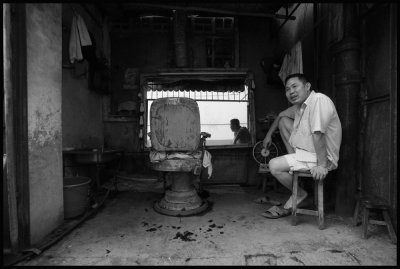 The Barber of Yangshou, Guangxi 2006