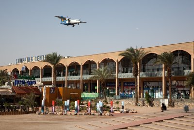 Eilat beachfront shopping.