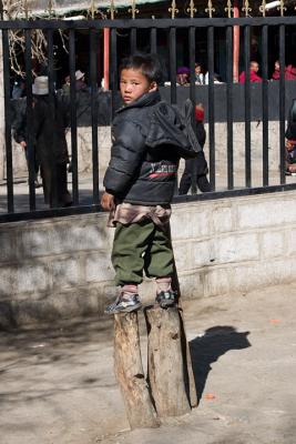 Inside Sera monastery, a kid wearing a Linux jacket!