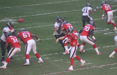Carr Looking Downfield