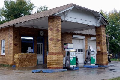 Kinmundy IL gas station