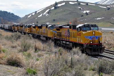 UP 5685 climbing hill east of Baker City OR