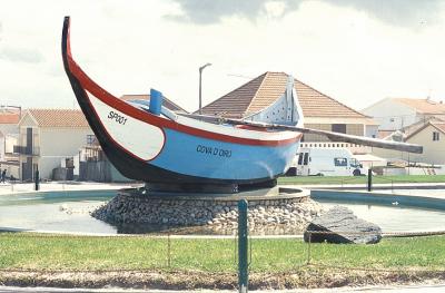 Cova fishing boat monument, Figuera de Foz