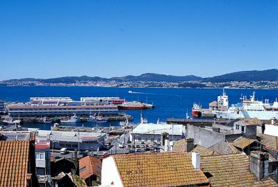 280 030403 Waterside panorama,Vigo.JPG