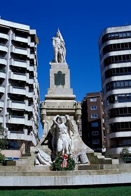 281 030403 Statue, Praza da Independencia,Vigo.JPG