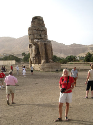  Rene posing in front of one of the statures which makes up the Colossi of Memnon 8.4.2008