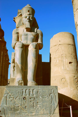 Statues at Luxor Temple 8.4.2008