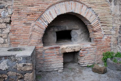Oven for making bread from 79 AD look familiar
