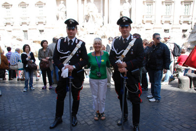 Rene with two of the Italian guards at the Trevi Fountain Rome 13.4.2008