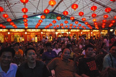The audience at the traditional teahouse