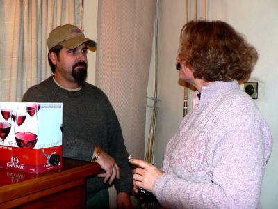 g3/78/68278/3/55570399.OurFriendsdrinkingAussieRedWineandFosters.jpg