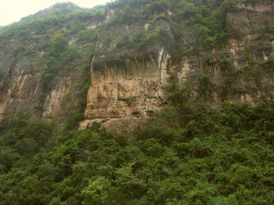 Cliff face where coffin is resting.jpg