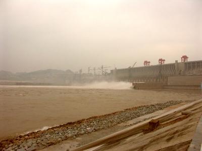 The 3 Gorges Dam on a misty day.jpg