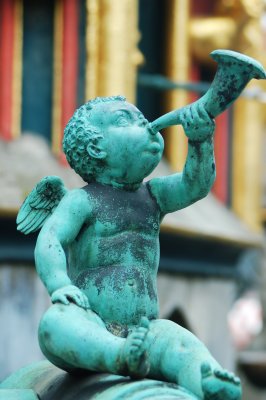 Cherub around Schoner Brunen