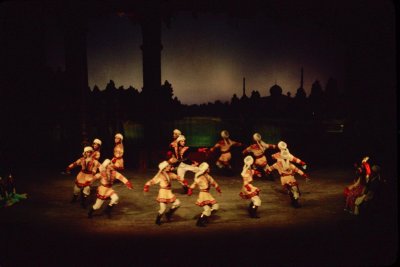 DANCE GROUP