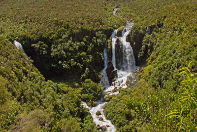 WAIPUNGA FALLS: BETWEEN TAUPO & NAPIER, NZ
