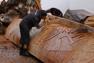 MAORI CARVERS AT WORK