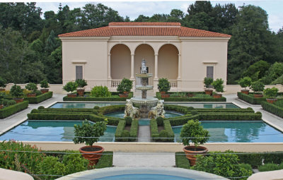 THE ITALIAN GARDEN: HAMILTON BOTANICAL GARDENS