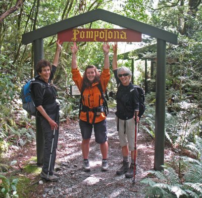 HAPPY HIKERS