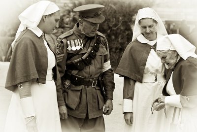 WWI medico & nursing uniforms