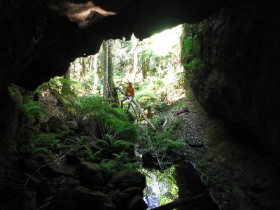 giant chockstone cave